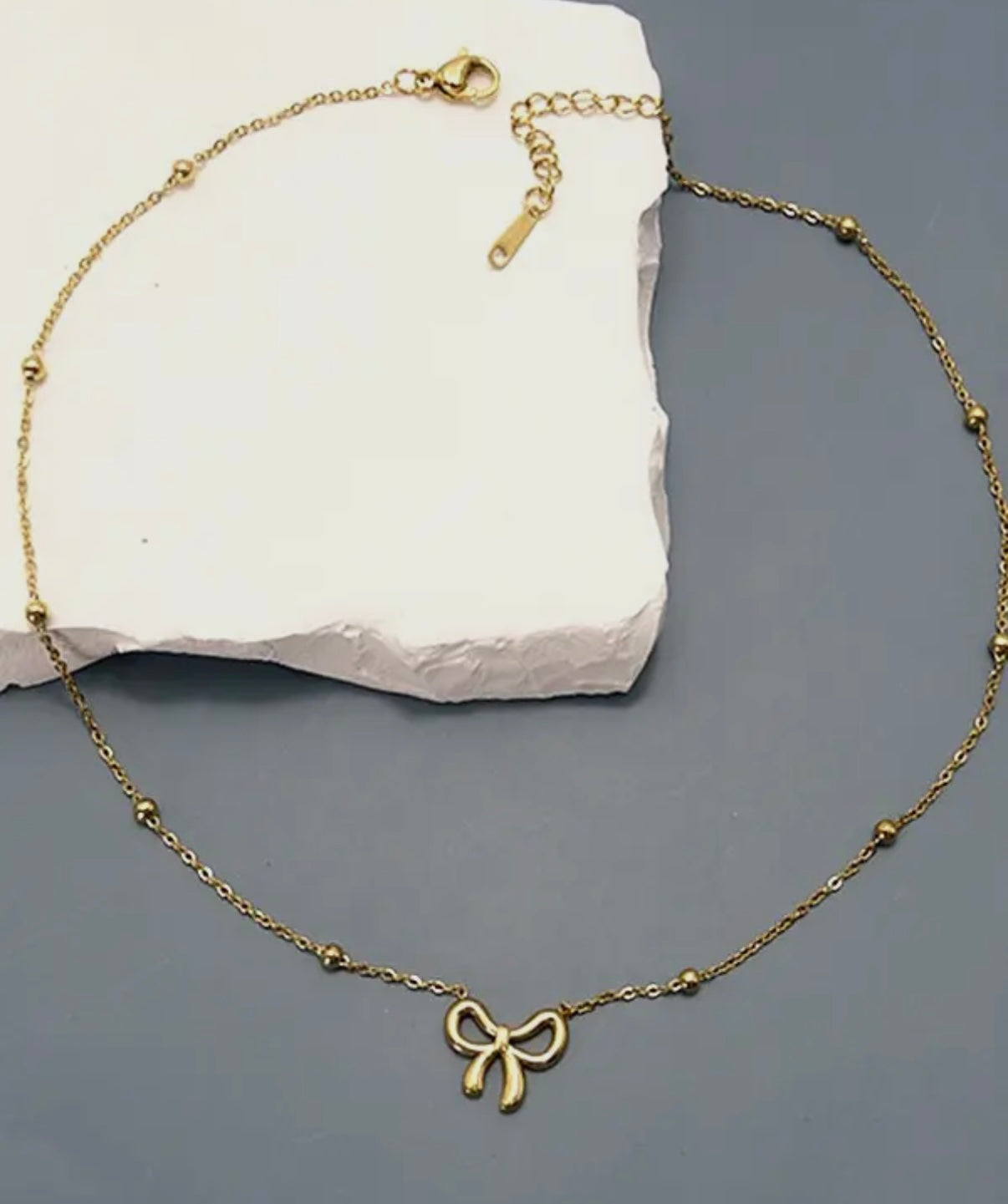 Dainty bow necklace