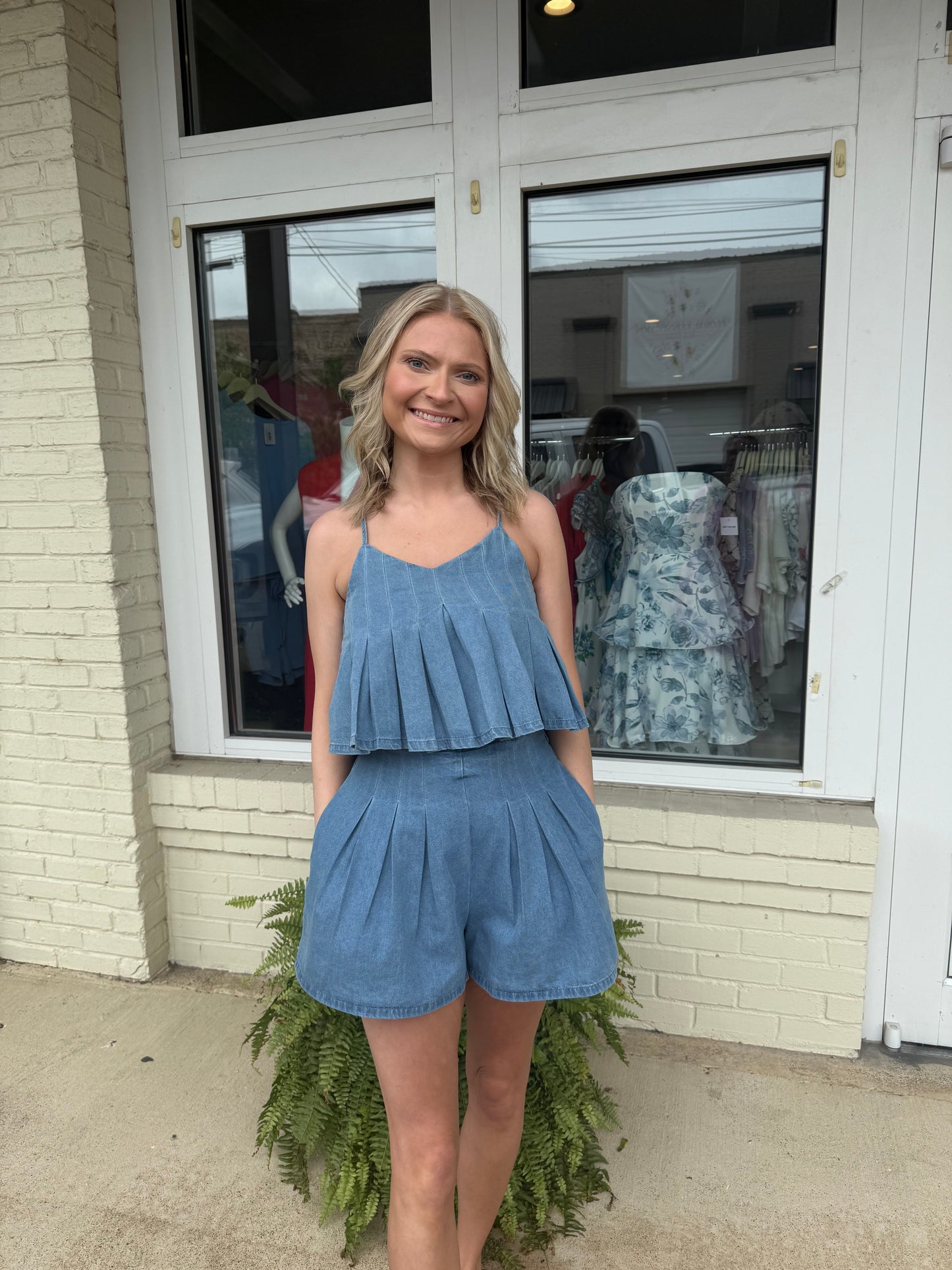Denim pleated shorts