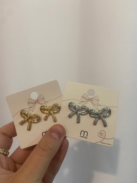 Bow stud earrings