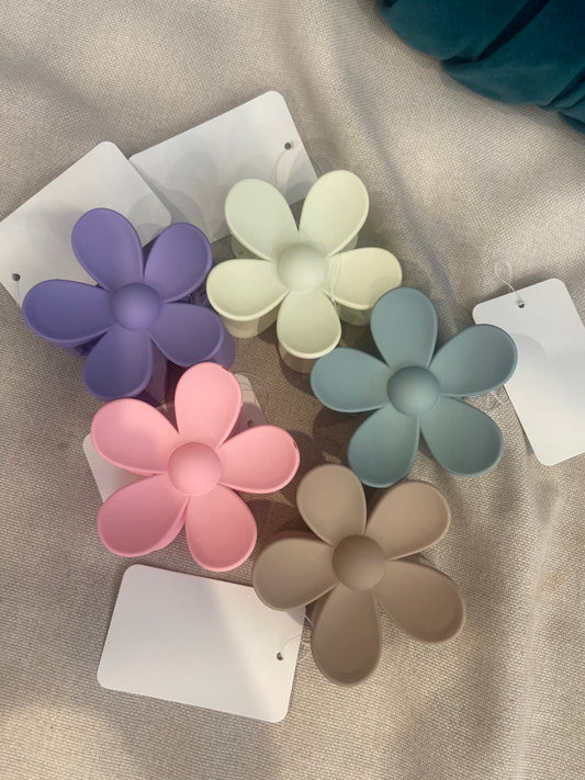 Flower hair clip