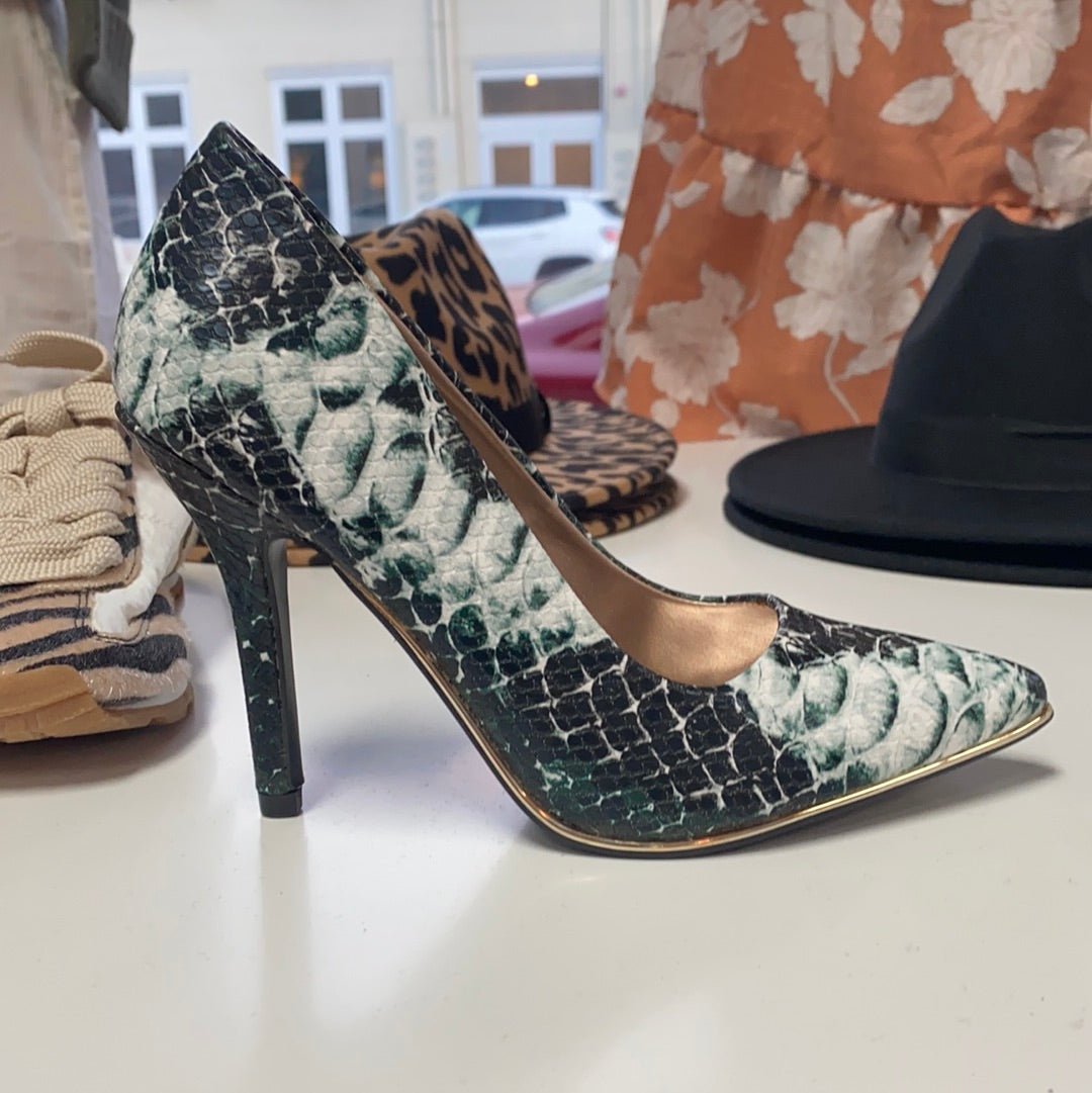 Green snake pumps